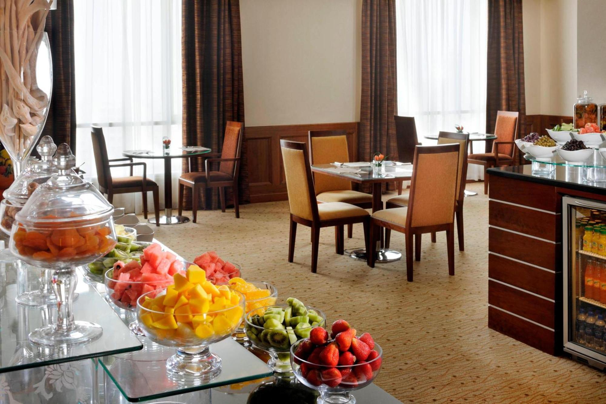 Courtyard By Marriott Kuwait City Exterior foto